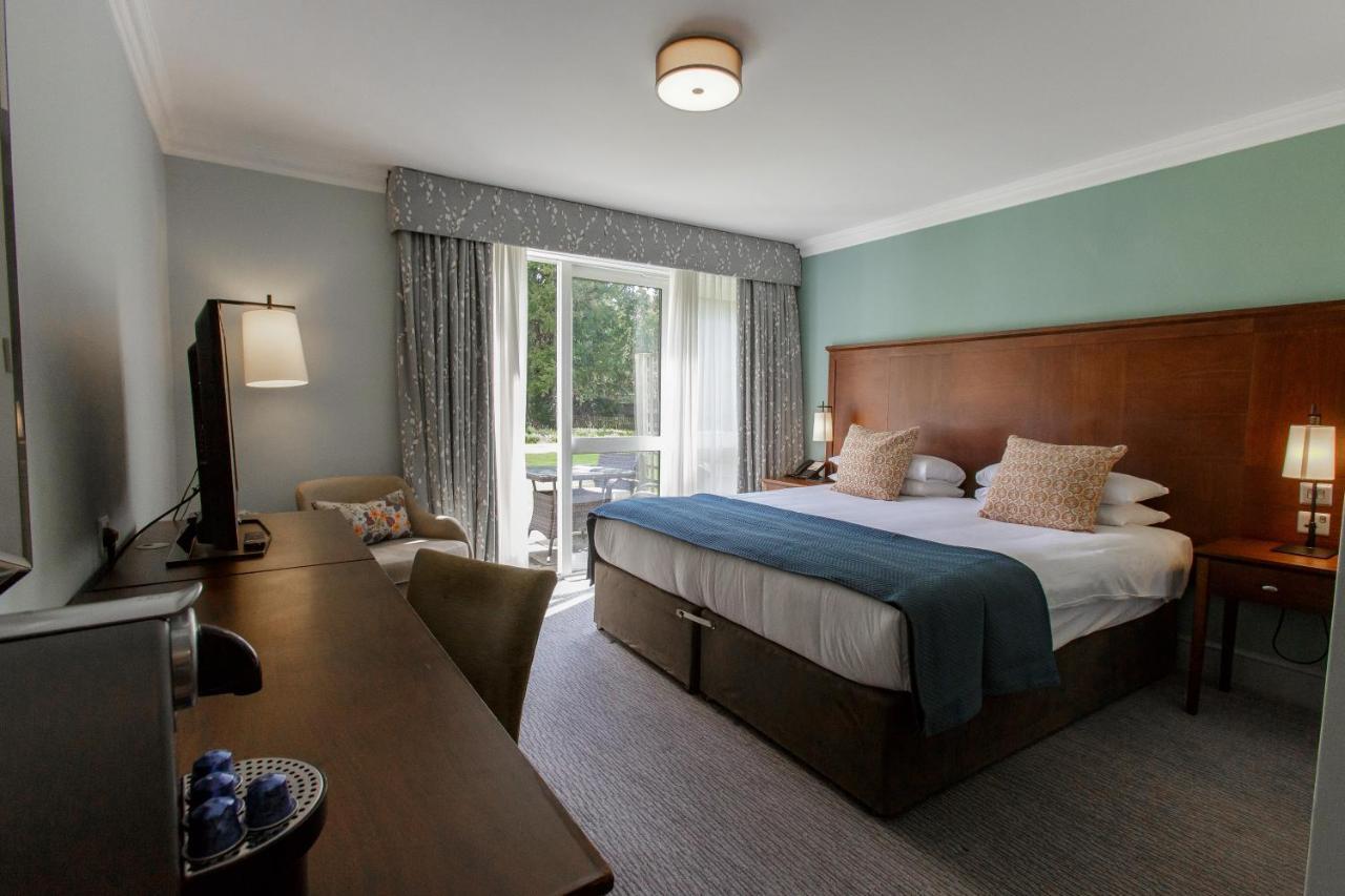 Bush Hotel Farnham Eksteriør bilde