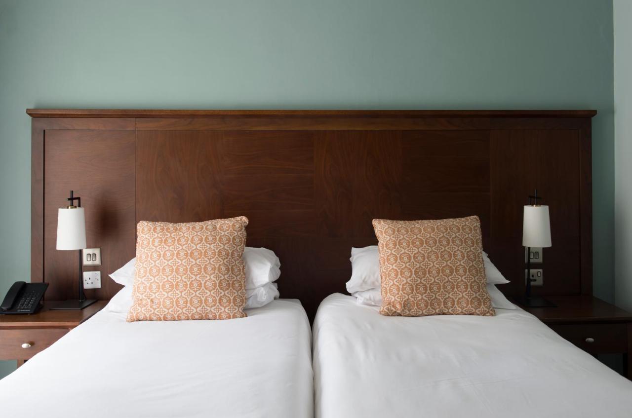 Bush Hotel Farnham Eksteriør bilde