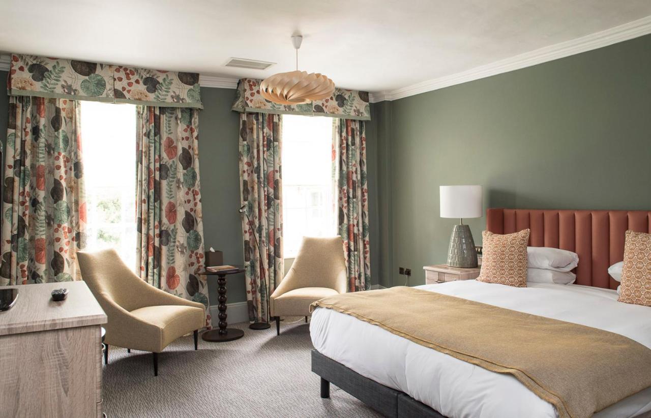 Bush Hotel Farnham Eksteriør bilde
